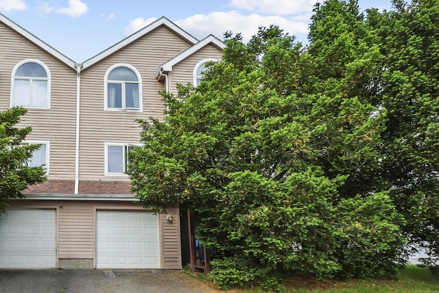 3 Jeffrey Alan Dr, Manchester, CT 06042 - view of front of house with a garage and asphalt driveway