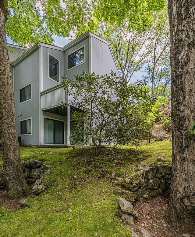 45 Ettl Ln Unit 301, Greenwich, CT 06831 - rear view of property with a yard