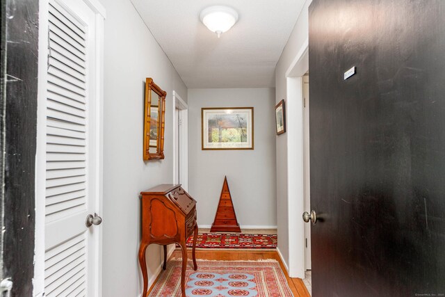 21 Heritage Vlg Unit B, Southbury, CT 06488 - corridor featuring wood finished floors and baseboards