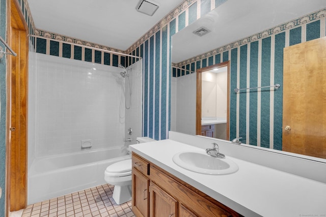 166 Old Brookfield Rd Unit 11C1, Danbury, CT 06811 - full bath featuring vanity, tub / shower combination, wallpapered walls, and tile patterned flooring