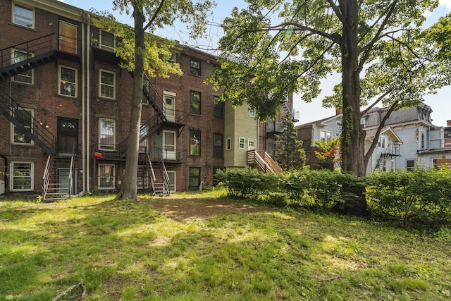 32 Trumbull St, New Haven, CT 06511 - view of building exterior featuring stairs