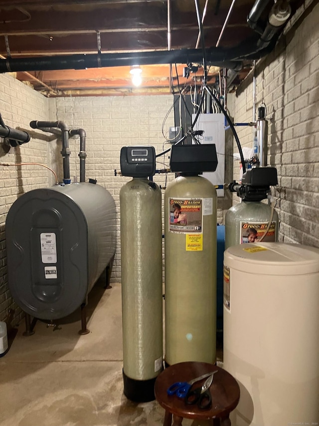 116 Taylor Rd, New Milford, CT 06776 - utility room featuring oil tank