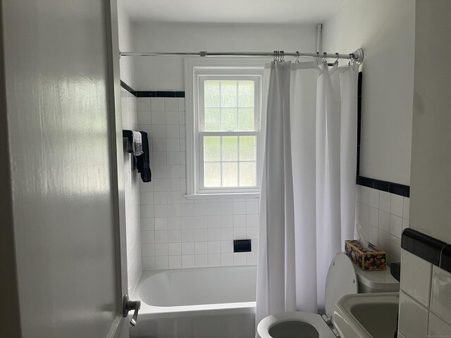 24 Westview St, Hamden, CT 06514 - full bathroom with toilet and shower / bathtub combination with curtain