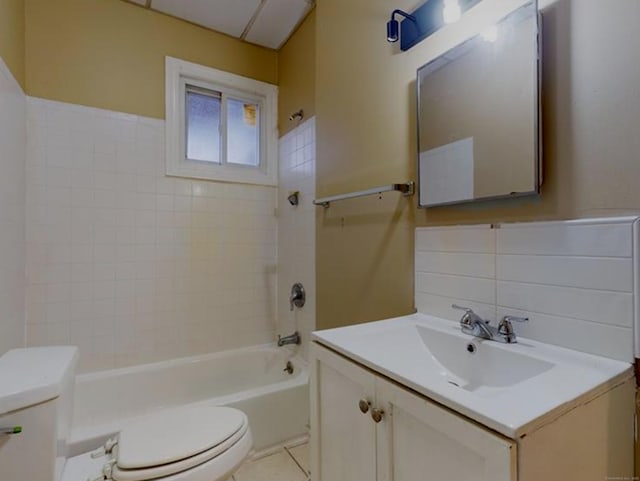 24 Townley St, Hartford, CT 06105 - bathroom with toilet, vanity, and shower / bath combination