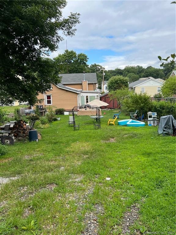 385 Chamberlain Ave, Bridgeport, CT 06606 - view of green lawn