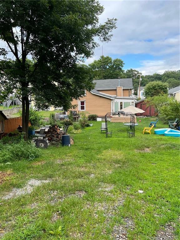 385 Chamberlain Ave, Bridgeport, CT 06606 - view of green lawn