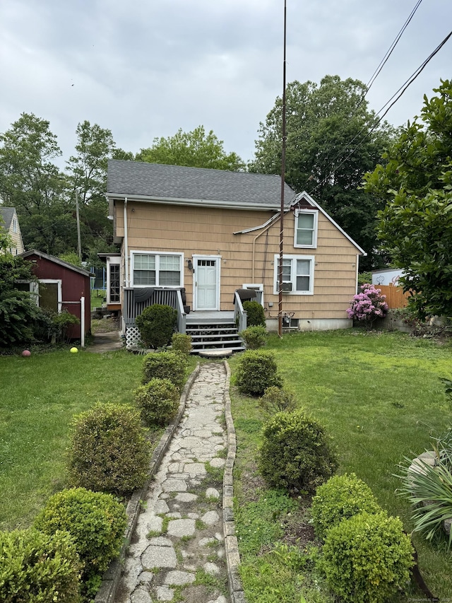 385 Chamberlain Ave, Bridgeport, CT 06606 - bungalow-style home featuring a front lawn