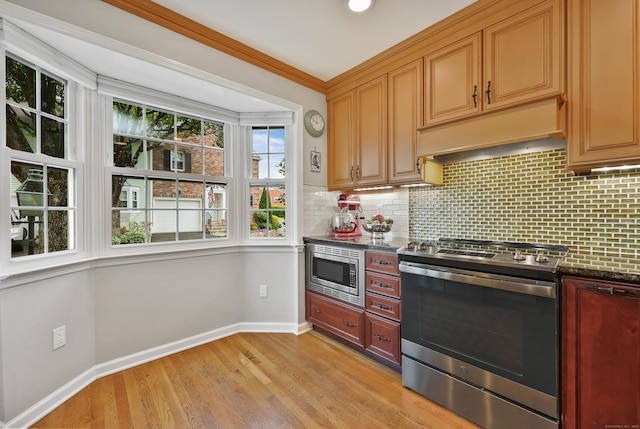 177 S Ave Unit 6, New Canaan, CT 06840 - kitchen featuring stainless steel appliances, baseboards, custom range hood, and backsplash