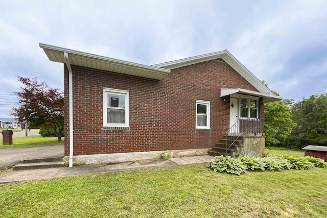 92 Milardo Ln, Middletown, CT 06457 - view of front of home with a front yard and brick siding