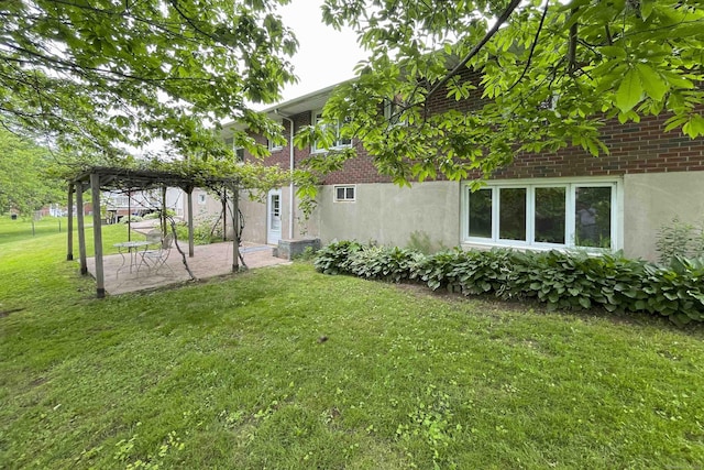 92 Milardo Ln, Middletown, CT 06457 - view of grassy yard featuring a patio