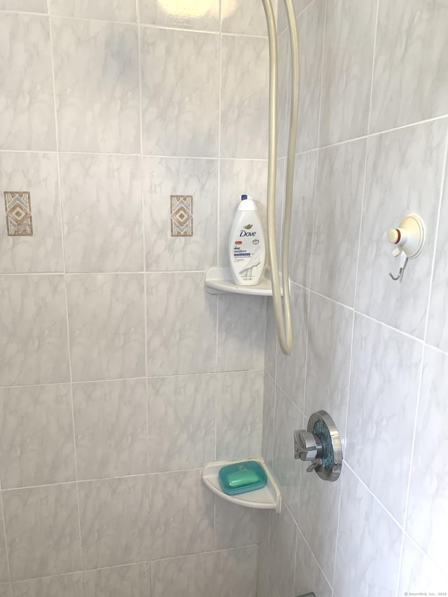 9 Hillcrest Ave, Ledyard, CT 06339 - bathroom with tiled shower