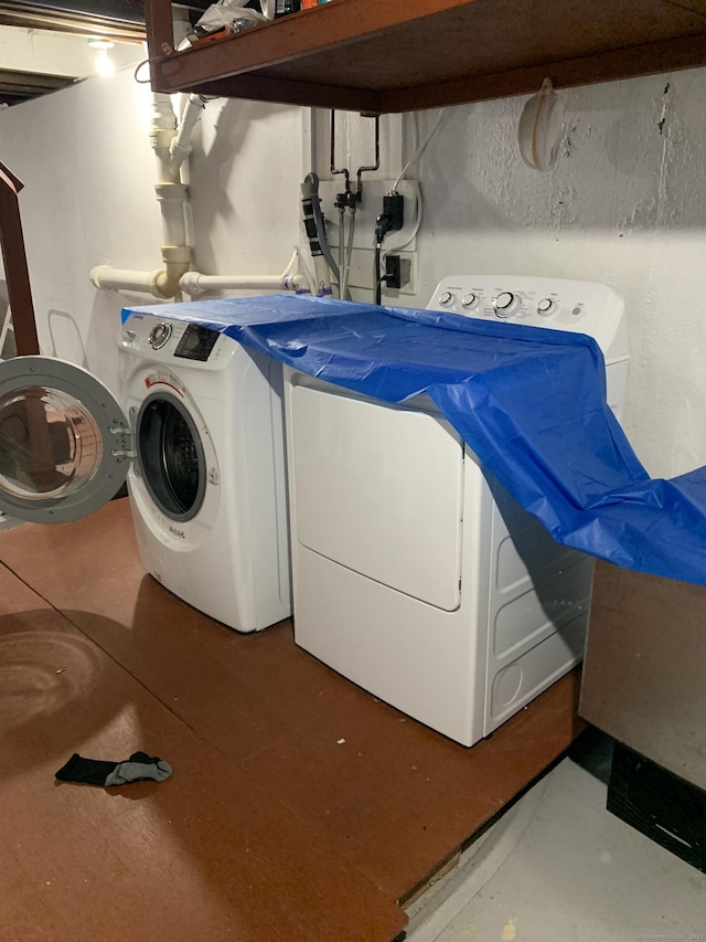 9 Hillcrest Ave, Ledyard, CT 06339 - laundry area with separate washer and dryer