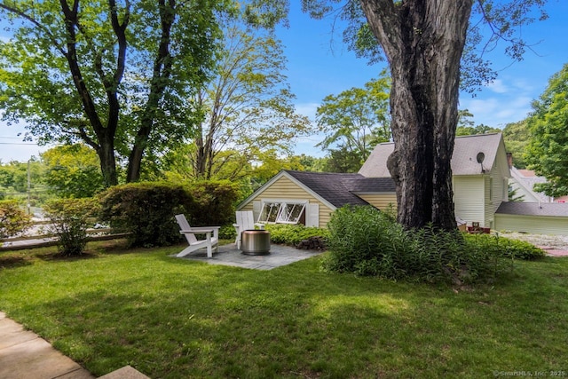 145 Main St, Essex, CT 06442 - view of grassy yard featuring a patio area