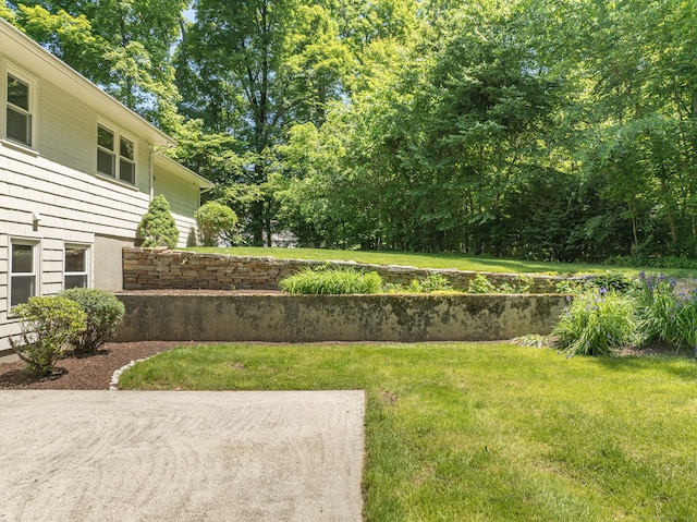 24 Sky Ridge Dr, Somers, CT 06071 - view of grassy yard