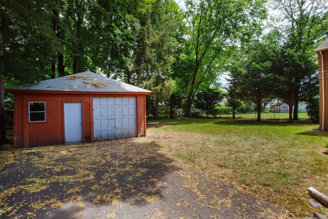 6 Cadwell St, West Hartford, CT 06107 - detached garage featuring asphalt driveway