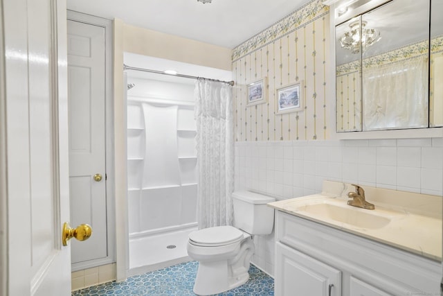 27 Kitcher Ct, Trumbull, CT 06611 - full bath featuring wallpapered walls, vanity, toilet, curtained shower, and tile walls