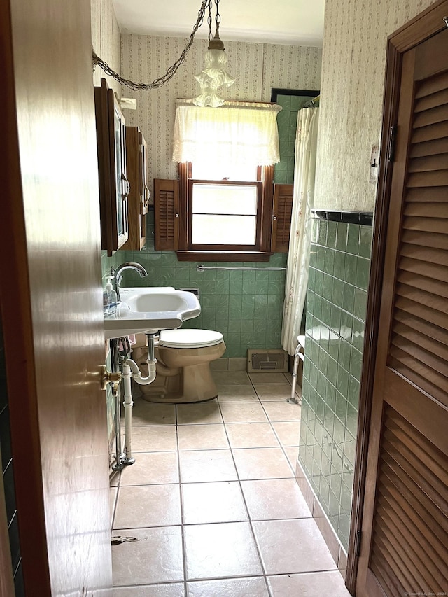 47 Devaux Rd, Torrington, CT 06790 - full bath featuring a sink, tile patterned floors, wallpapered walls, toilet, and tile walls
