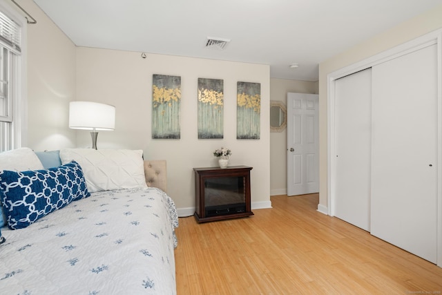 33 Crestview Dr, Brookfield, CT 06804 - bedroom with light wood-style flooring, a closet, and baseboards