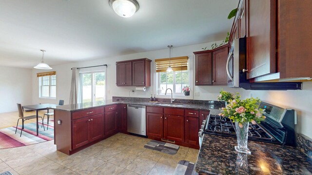 5 Old Village Cir, Windsor, CT 06095 - kitchen featuring stainless steel appliances, a sink, plenty of natural light, and a peninsula