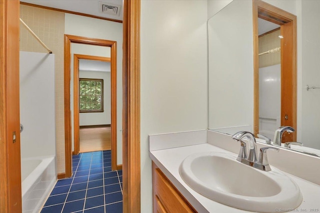 10 Crown Rdg Unit 10, Newington, CT 06111 - full bath featuring tile patterned flooring, vanity, and shower / tub combination