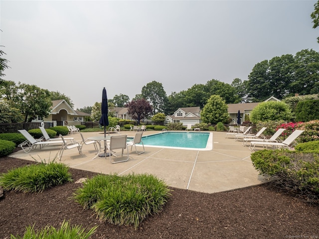 10 Wilton Hls Unit 10, Wilton, CT 06897 - community pool with a patio