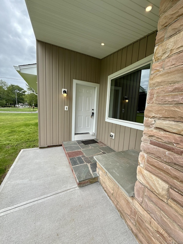 9 Grieb Rd, Wallingford, CT 06492 - entrance to property with board and batten siding and a yard