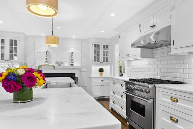7 Over Rock Ln, Westport, CT 06880 - kitchen featuring stainless steel range, under cabinet range hood, white cabinets, decorative backsplash, and recessed lighting