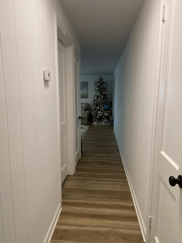455 Middletown Ave, Wethersfield, CT 06109 - hall featuring light wood-style flooring and baseboards