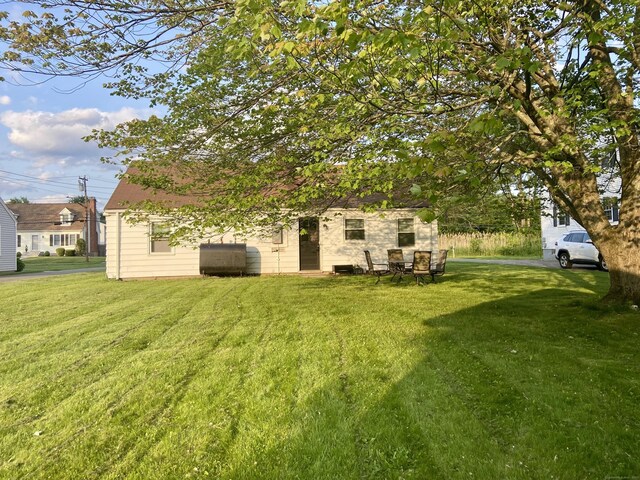455 Middletown Ave, Wethersfield, CT 06109 - view of grassy yard
