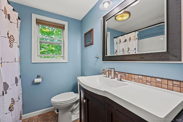 525 Park Ave, Windsor, CT 06095 - full bathroom with vanity, toilet, baseboards, and curtained shower