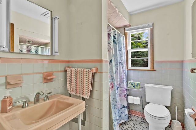 5 Reservoir Rd, Norwich, CT 06360 - full bath with tile walls, toilet, a sink, a shower with curtain, and wainscoting