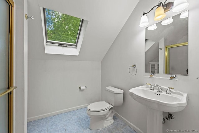 657 Tamarack Rd, Cheshire, CT 06410 - full bathroom featuring toilet, vaulted ceiling, an enclosed shower, baseboards, and a skylight