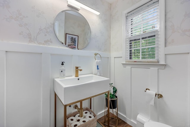 30 Norfield Woods Rd, Weston, CT 06883 - half bath featuring wainscoting, wallpapered walls, and toilet
