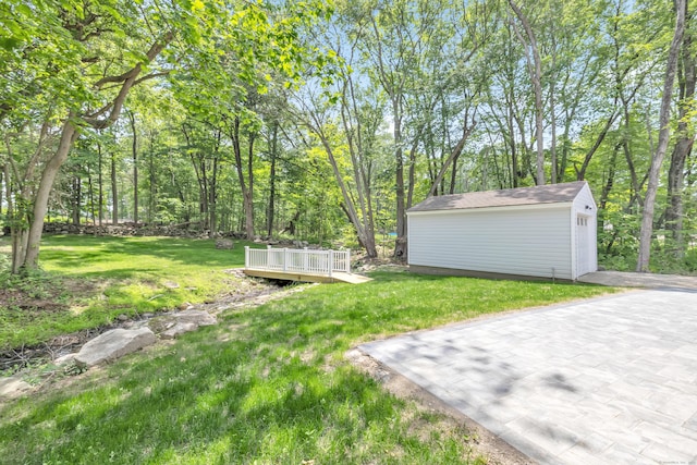 189 Tashua Rd, Trumbull, CT 06611 - view of grassy yard featuring an outdoor structure and driveway