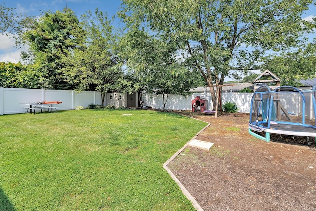 55 Osborne St, Stratford, CT 06614 - fenced backyard with a trampoline