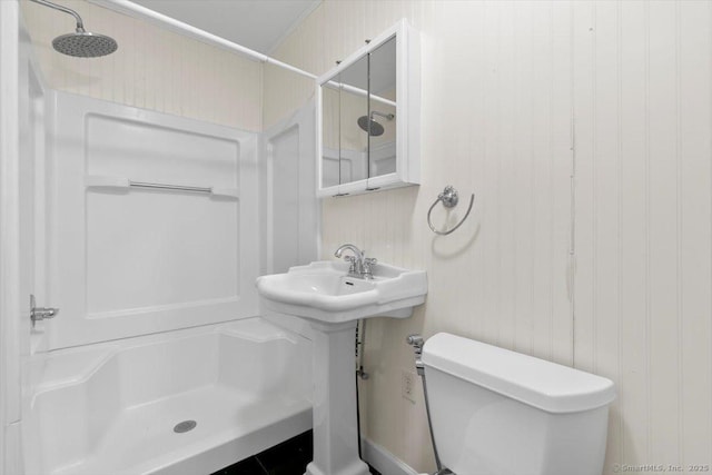 37 Park Ave, Hamden, CT 06517 - bathroom featuring a shower and toilet
