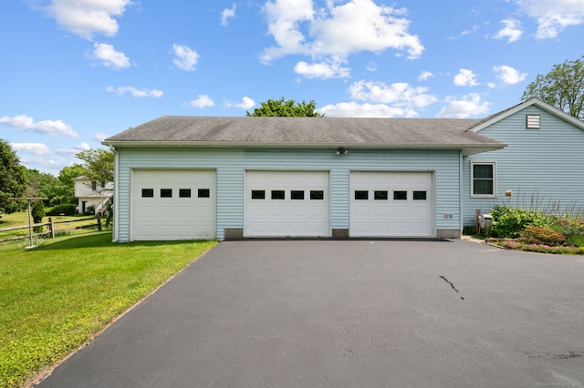 7 Wawecus Hill Rd, Bozrah, CT 06334 - garage with asphalt driveway