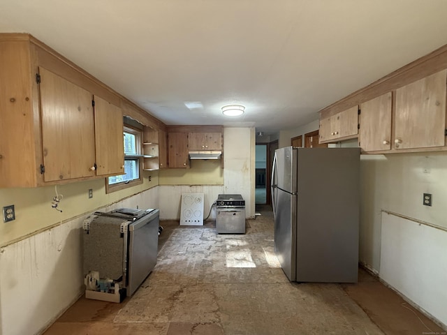 49 Carver Cir, Simsbury, CT 06070 - kitchen featuring freestanding refrigerator and under cabinet range hood