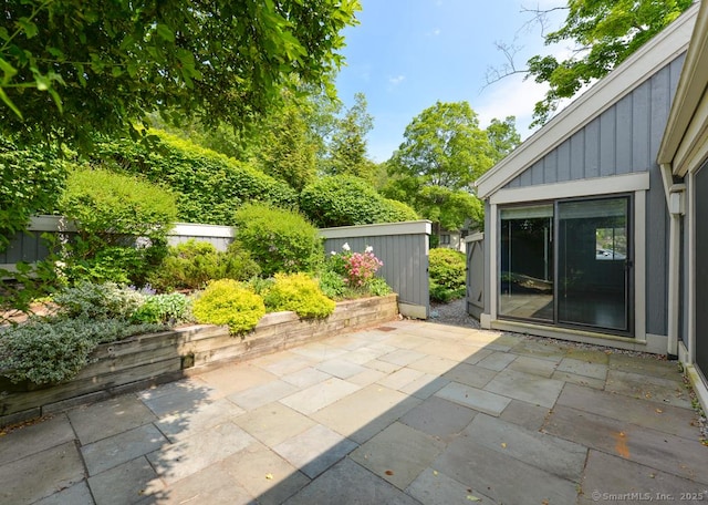 926 Heritage Vlg Unit B, Southbury, CT 06488 - fenced backyard with a patio
