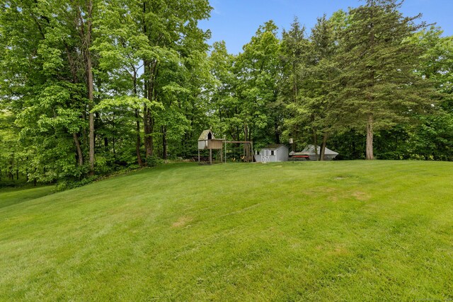 39 Munn Rd, Southbury, CT 06488 - view of grassy yard
