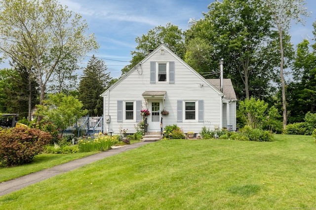 687 Beacon Valley Rd, Naugatuck, CT 06770 - bungalow-style house with a front lawn