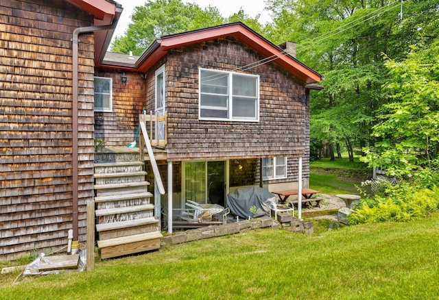 27 N Rd, Waterford, CT 06385 - rear view of property featuring a chimney and a lawn