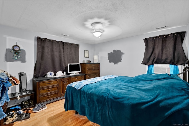28 Kulper Rd, New Britain, CT 06051 - bedroom featuring light wood-style flooring, a textured ceiling, and ceiling fan