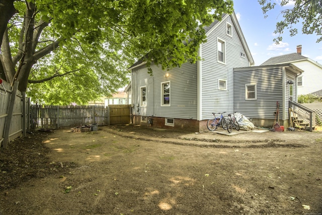 165 Connecticut Ave, New London, CT 06320 - rear view of property featuring entry steps