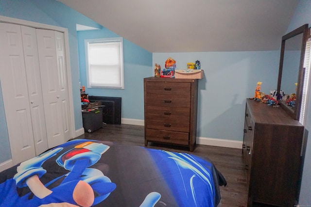 381 Oak St, East Hartford, CT 06118 - bedroom with wood finished floors, lofted ceiling, baseboards, and a closet