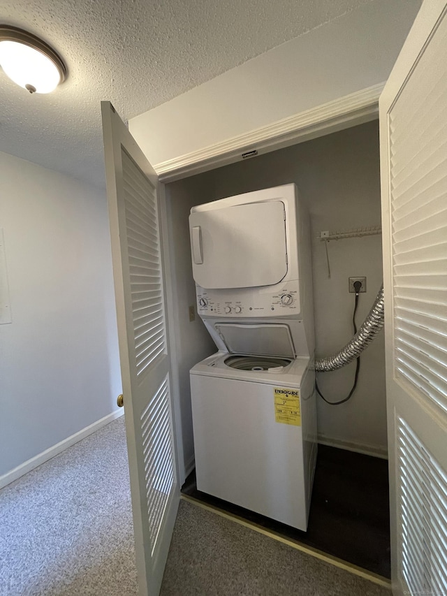 782 Oronoke Rd Apt 33, Waterbury, CT 06708 - washroom with estacked washer and dryer, carpet, a textured ceiling, and baseboards
