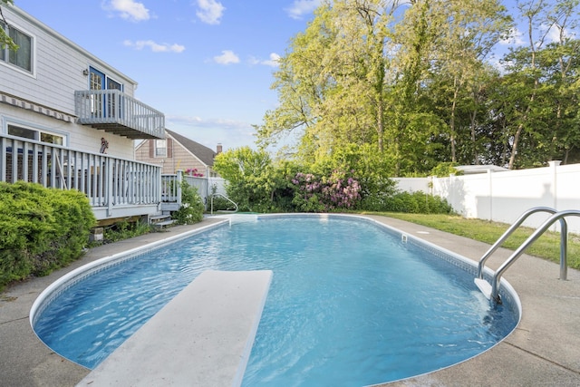 112 Vermont Ave, Stratford, CT 06615 - view of pool with a fenced backyard and a diving board
