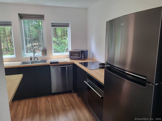 44 Tolland Ave Apt 54, Stafford, CT 06076 - kitchen featuring black appliances, a sink, wood finished floors, and modern cabinets