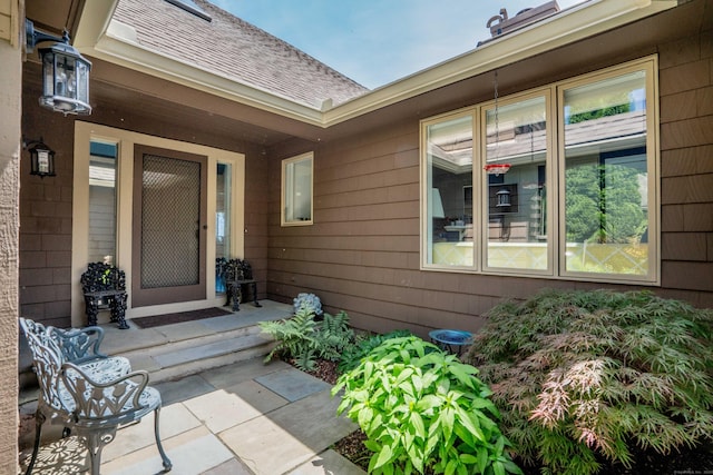 35 Saddle Rdg Unit 35, Bloomfield, CT 06002 - entrance to property featuring a shingled roof