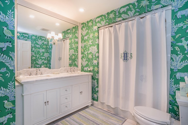 35 Saddle Rdg Unit 35, Bloomfield, CT 06002 - bathroom with wallpapered walls, toilet, double vanity, a shower with curtain, and recessed lighting